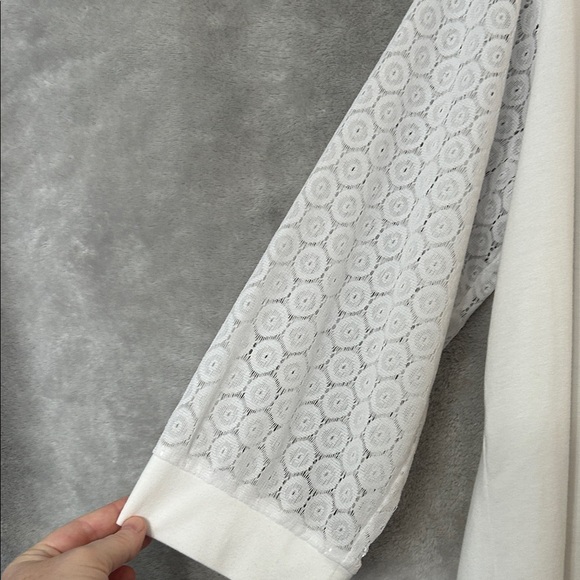 Elegant White V-Neck Women's Top -Size XXL - Picture 2 of 7